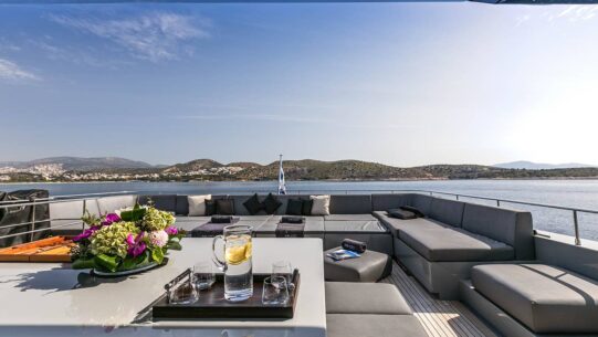 mado Yacht 05 sundeck